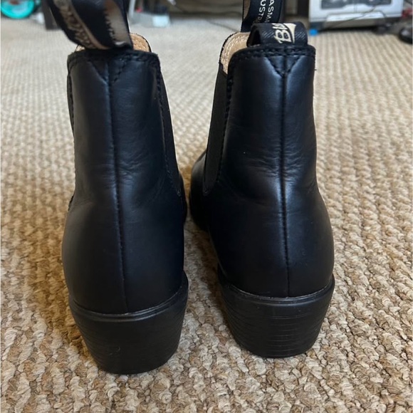 Blundstone Heeled Black Ankle Boots NWOT - Picture 3 of 6